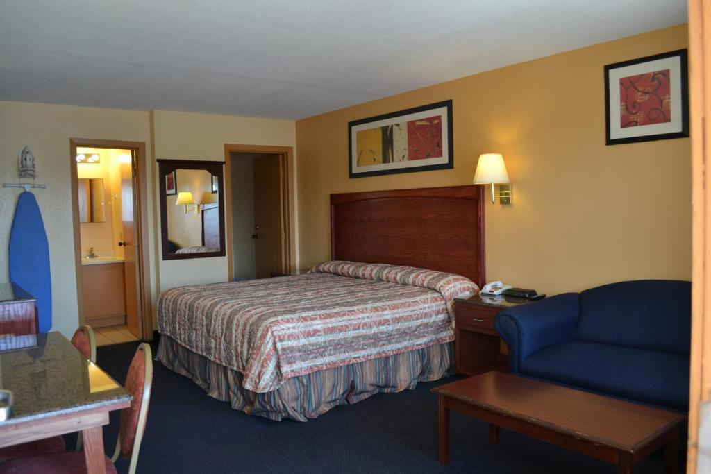 Deluxe Inn And Suites Уэслако Экстерьер фото