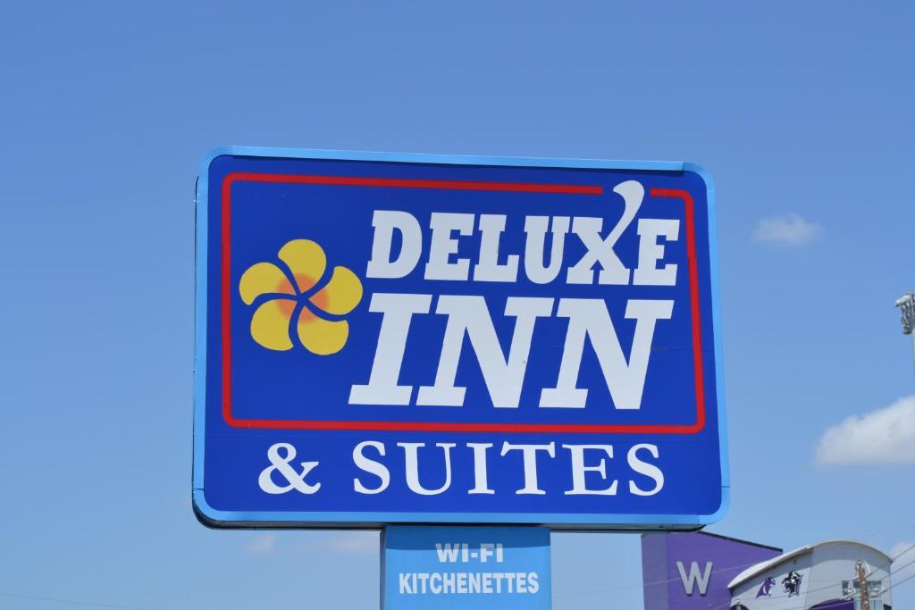 Deluxe Inn And Suites Уэслако Экстерьер фото